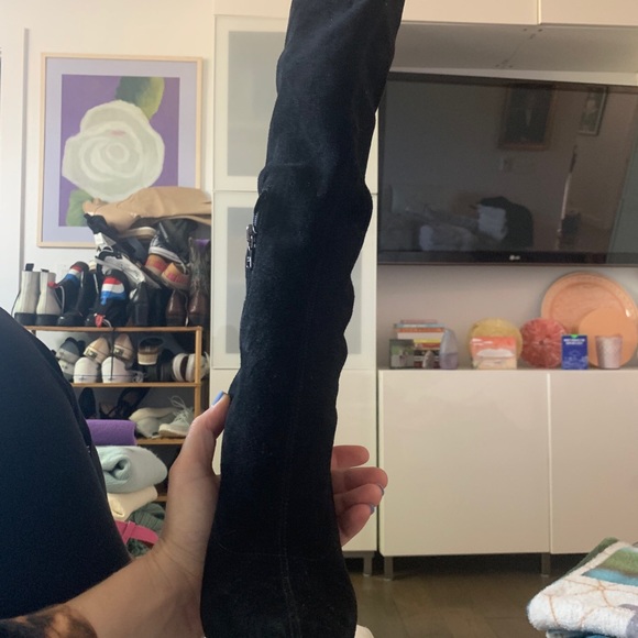 Gorgeous Prada boots - Picture 9 of 11